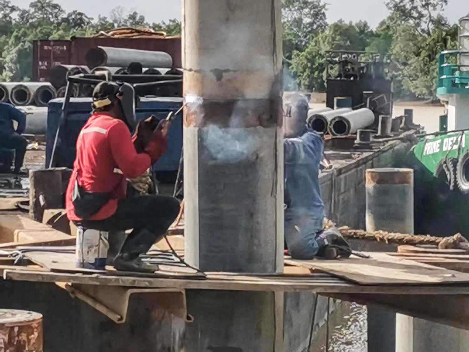 马来西亚码头自平衡检测项目：创新方法解决水上管桩的试桩难题-荷载箱
